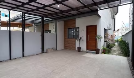 Sobrado à venda no bairro Ingleses - Florianópolis/SC