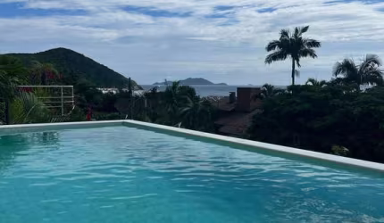 Casa à venda no bairro Praia Brava - Florianópolis/SC
