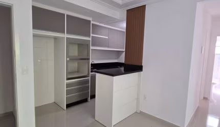Apartamento semi mobiliado com 58m² á aproximadamente 3km da Praia dos Ingleses