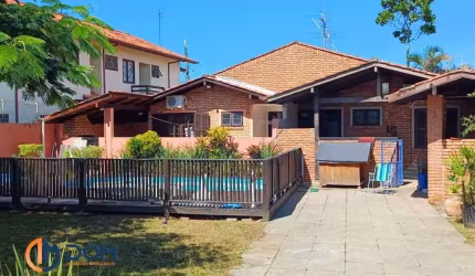 Casa à venda no bairro Barra da Lagoa - Florianópolis/SC