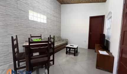 Casa 02 Dormitórios com 02 Vagas de Garagem em Residencial Familiar