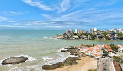 LINDO APARTAMENTO FRENTE PARA O MAR. FINAMENTE MOBILIADO E DECORADO.