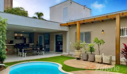 MARAVILHOSA CASA LINEAR ALTO PADRÃO DE 3 QUARTOS NA PRAIA DO MORRO