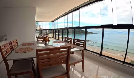 Apartamento alto padrão com 4 quartos com vista para o mar.