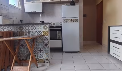 Kitnet com elevador e vaga de garagem