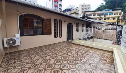 Casa com 3 dormitórios à venda, 160 m² por R$ 590.000 - Passos/ jf