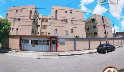 Apartamento com 3 dormitórios à venda, 83 m² por R$ 235.000,00 - Montese - Fortaleza/CE