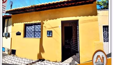 Casa plana no Montese com 3 Dormitorios e com 180 m² por R$ 249.000 - Montese - Fortaleza/CE