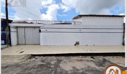 CASA PLANA COM GIGANTE TERRENO MEDINDO 400 m² COM 3 QUARTOS por R$ 550.000.00 - Montese - Fortaleza/CE