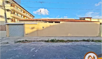 Casa com 3 dormitórios à venda, 243 m² por R$ 395.000 - Montese -