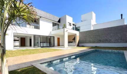 Casa com 3 suítes, no Residencial Alvim, estuda permuta.