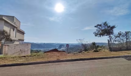 Terreno com 580 m². Excelente localização no condomínio Residencial Alvim.