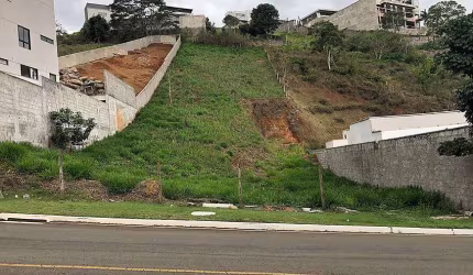 Terreno com 1303 m², no Condomínio Portal do Aeroporto, estuda permuta.
