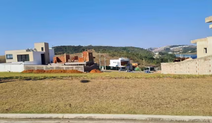 Terreno com 500m², no Alphaville, aceita financiamento.