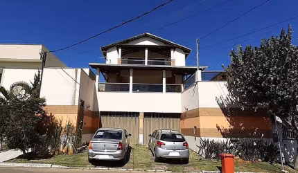 Casa com 6 quartos , no Condomínio São Lucas, aceita financiamento.