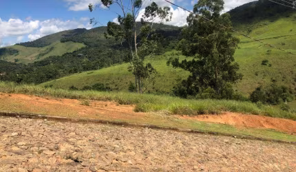 Terreno comm 3000 m², no Condomínio Villagio da Serra, aceita financiamento.