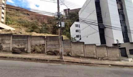 Terreno com 784 metros quadrados, no Cascatinha - Juiz de Fora - MG