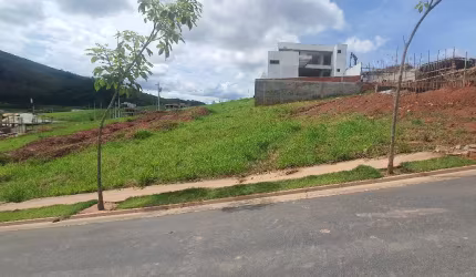 Ótimo lote em aclive bem suave com excelente localização no Estrela Alta!!!