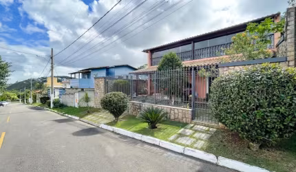 Excelente casa no Condomínio Colinas do Imperador