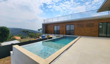 Casa linear com vista deslumbrante e área de lazer completa!!