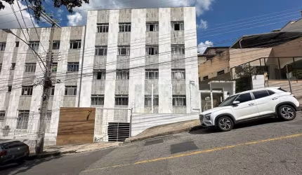 Apartamento com 2 quartos no bairro São Mateus!