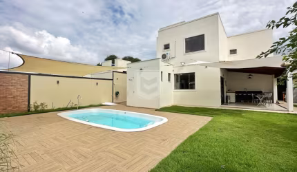 Ótima Casa duplex no Bosque do Imperador!