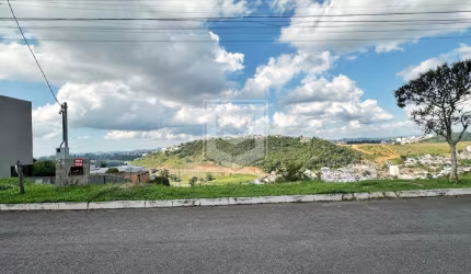Terreno em declive no Condomínio Spina Ville!