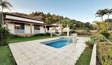 Excelente casa linear com extensa área verde!