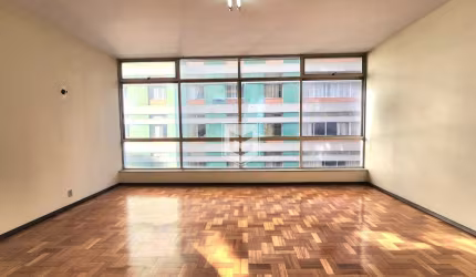 Apartamento muito amplo com 3 quartos no Centro de JF