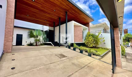 Casa Linear 4/4, sendo 03 suítes, com piscina