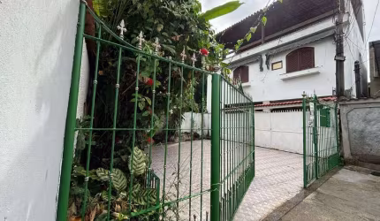 Excelente Casa Triplex á venda R$ 350.000,00 - Barro vermelho - São Gonçalo/RJ