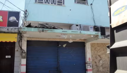 Loja com banheiro com área total de 38m² , Colubandê, São Gonçalo.