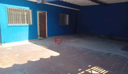 Casa com 65 metros quadrados, sala, cozinha, 2 quartos, 3 banheiros, 4 vagas de garagem , com edícula