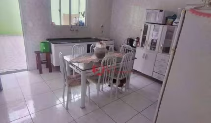 Sobrado com 2 dorms, e suites, garagem para 3 carros, a 10 minutos do metro Patriarca