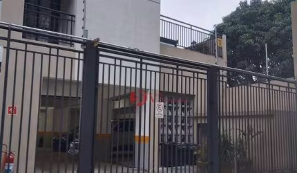 Apartamento a venda enfrente ao metro Patriarca com 2 dormitórios, sacada
