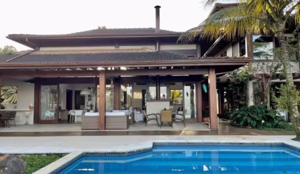 Casa em condomínio na Península da Praia dura com 4 suítes
