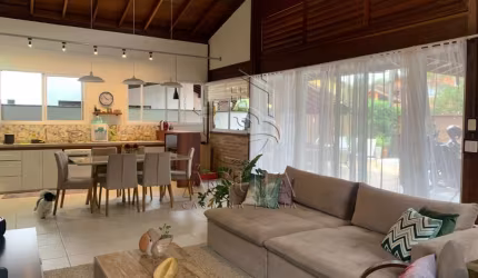 Linda casa mobiliada em condomínio fechado em Ubatuba!