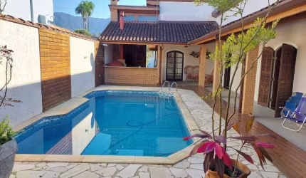Casa a venda em condomínio no Horto com 4 suítes