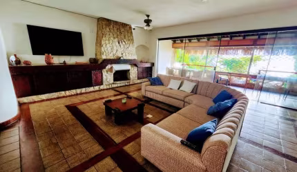 Casa pé na areia na enseada