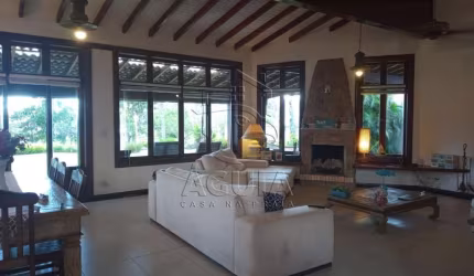 Casa pé na areia na Praia da Lagoinha em condomínio alto padrão!