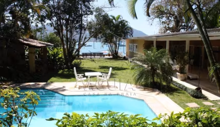 Casa pé na areia na Praia Saco da Ribeira em Ubatuba!