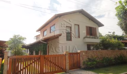 Casa em condomínio à venda pertinho da praia do Lazaro em Ubatuba!