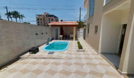 Casa nova com 3 suítes no centro de Ubatuba!