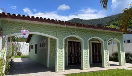 Casa à venda próximo à praia do Lázaro em Ubatuba!