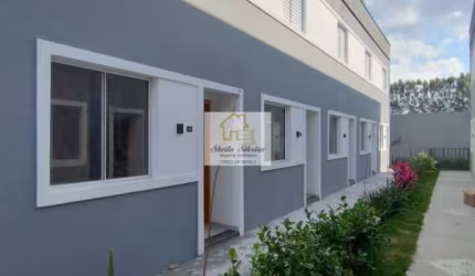Sobrado novo em condomínio, 2 quartos, sala, cozinha, quintal e 1 vaga