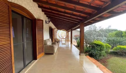 Casa à venda de 371m², com 3 dormitórios sendo 1 suíte no Condomínio Residencial