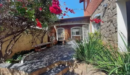 Casa à venda com 182 m², 4 dormitórios, 2 suítes e 6 vagas de garagem a venda no