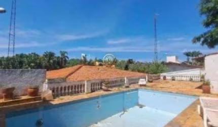 Casa à venda com 375 m², com 4 quartos, e piscina em Campinas/SP.