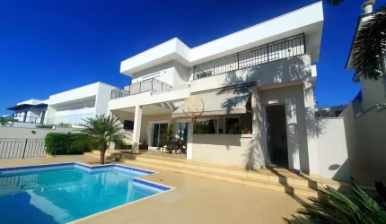 Casa em condomínio á venda de 360m², com 4 dormitórios e 4 Suítes em Sousas.