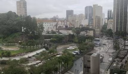 Alugo ótima sala no centro da cidade ao lado do metro da carioca